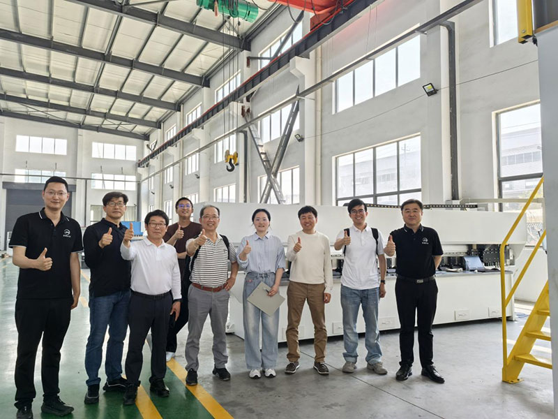 ការពង្រីកទីផ្សារថ្មី·ការពង្រឹងដៃគូរយៈពេលវែង