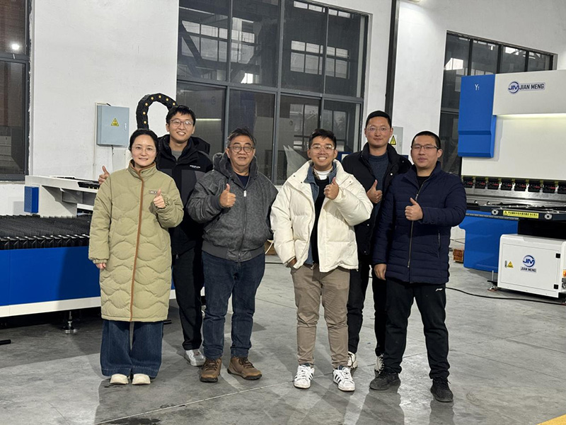 អតិថិជនឥណ្ឌូនេស៊ីទស្សនកិច្ចរោងចក្ររបស់យើងសម្រាប់ការទទួលយកឧបករណ៍ និងការធ្វើដំណ